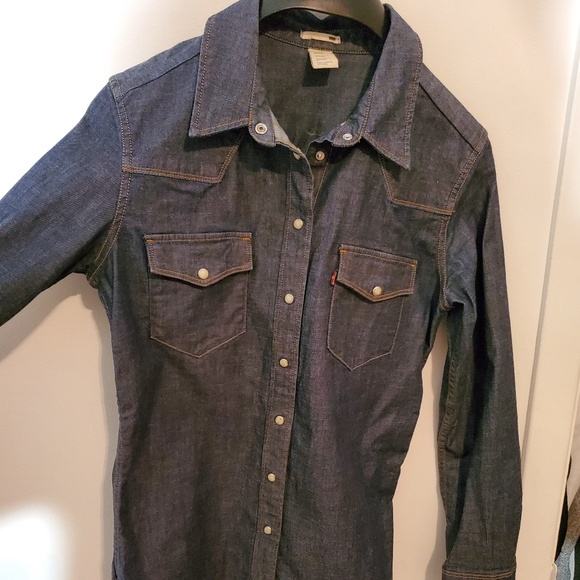 Levi's Tops - Levis shirt